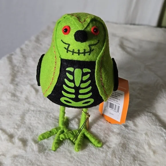 2024 Hyde and Eek Collectible Bird X-Ray NWT Target Halloween - Picture 1 of 8